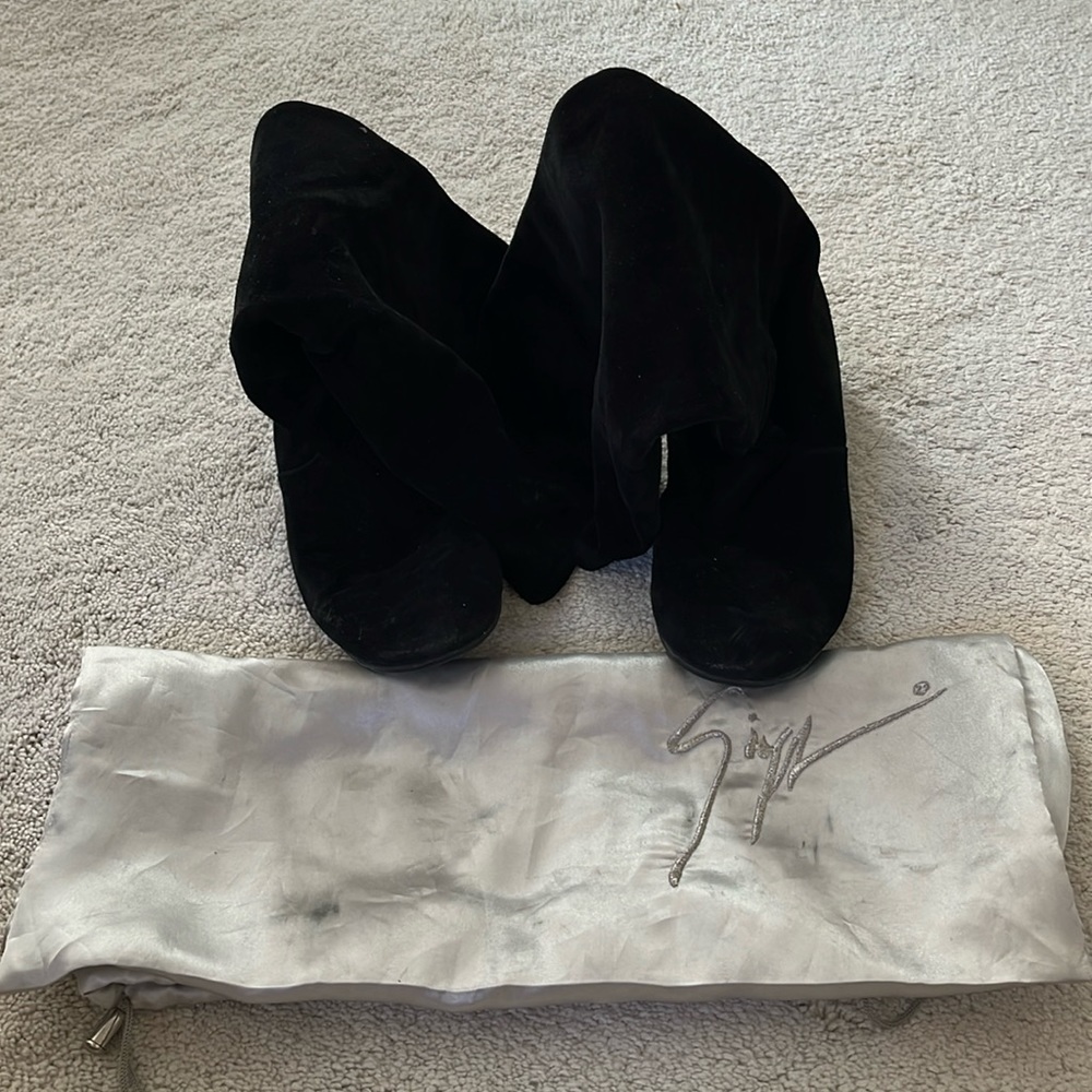 Suede boots